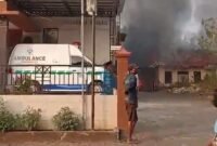 Gudang Alkes Puskesmas Tragah Terbakar, Pasien Dievakuasi. (Foto: iNews.id)