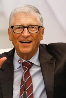 Bill Gates Peringatkan Gejolak AI selama 20 Tahun ke Depan