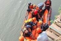 <p>Tim SAR Temukan Remaja Tenggelam di Ciliwung Usai 3 Hari. (Foto: Dok. BPBD Jakarta Timur)</p>
