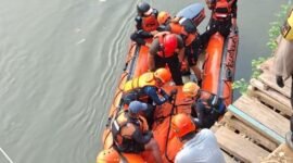 <p>Tim SAR Temukan Remaja Tenggelam di Ciliwung Usai 3 Hari. (Foto: Dok. BPBD Jakarta Timur)</p>
