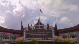 Gedung DPRD Kabupaten Lima Puluh Kota di Komplek Perkantoran Sarilamak. (Foto: Dok. CMCZone)