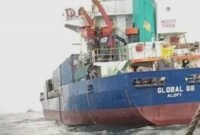 TNI AL Amankan Kapal MV Global 88 Muat Rokok ke Malaysia. (Foto: Dok. ANTARA)