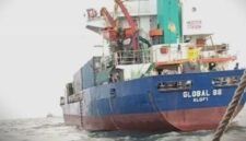 TNI AL Amankan Kapal MV Global 88 Muat Rokok ke Malaysia. (Foto: Dok. ANTARA)
